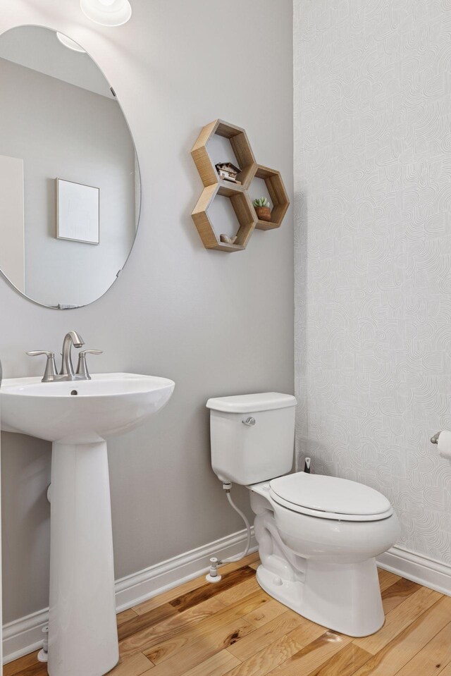 231 Prairie Way N, Bayport, MN 55003 - bathroom featuring baseboards, wood finished floors, a sink, and toilet