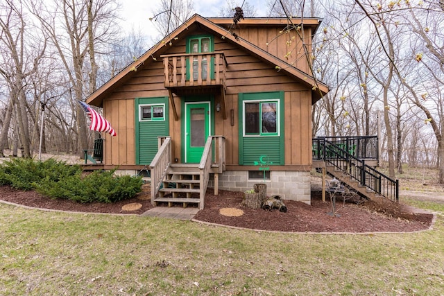 39315 Little Mo Rd, Clitherall Twp, MN 56524 - view of front of house with board and batten siding, a wooden deck, and a front yard