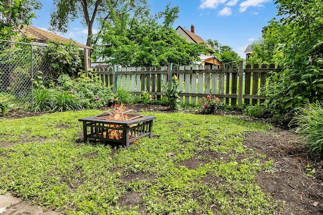 451 Taylor St NE, Minneapolis, MN 55413 - view of yard featuring an outdoor fire pit
