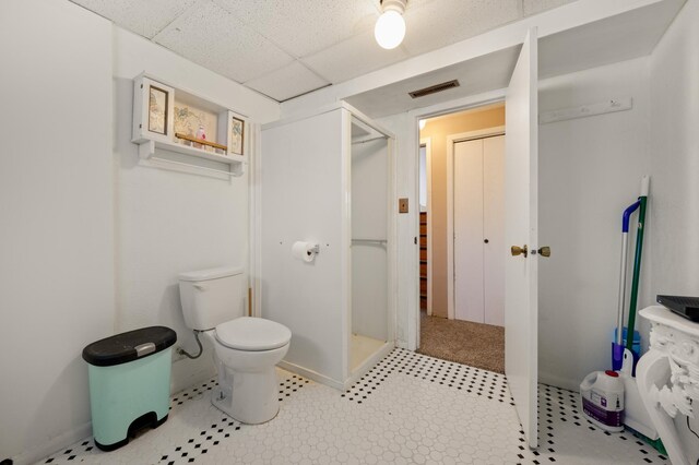 1601 5th Ave, Grand Rapids, MN 55744 - full bath featuring visible vents, a shower stall, toilet, and a drop ceiling