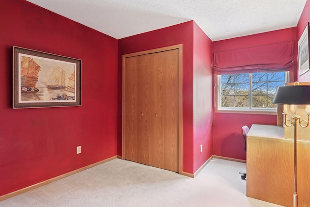 2499 Lockwood Dr Unit 61, Mendota Heights, MN 55120 - bedroom with carpet floors, a closet, and a textured ceiling