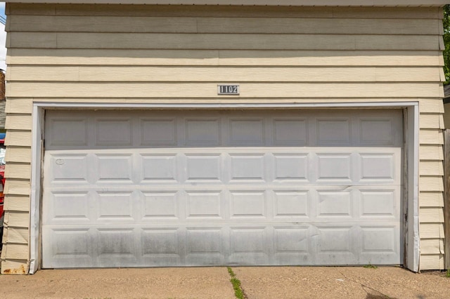 1102 Pacific St, Saint Paul, MN 55106 - view of garage