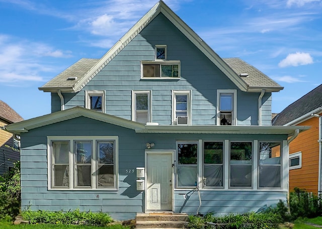 529 Blair Ave, Saint Paul, MN 55103 - american foursquare style home featuring a sunroom