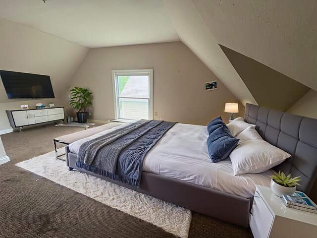 529 Blair Ave, Saint Paul, MN 55103 - carpeted bedroom with lofted ceiling and baseboards