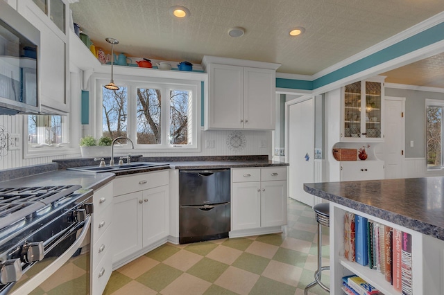 1205 Melvina Rd SW, Alexandria, MN 56308 - kitchen with dark countertops, light floors, stainless steel microwave, and a sink