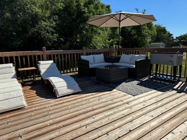 5214 381st Ln, North Branch, MN 55056 - deck featuring outdoor lounge area