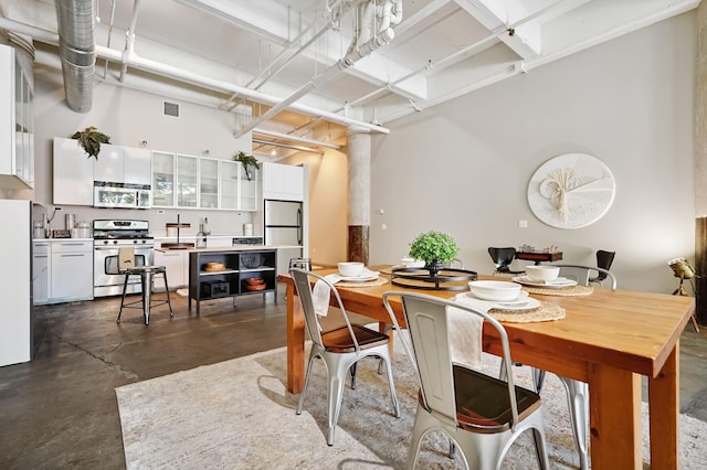 700 Washington Ave N Unit 210, Minneapolis, MN 55401 - dining space with concrete flooring and a high ceiling