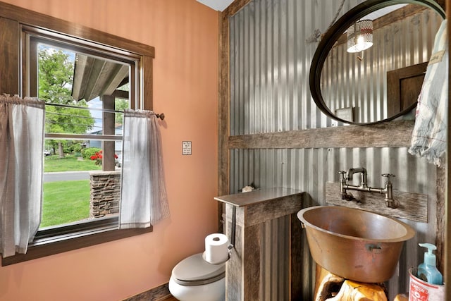 3420 Fairview Ave N, Arden Hills, MN 55112 - bathroom featuring a sink and toilet