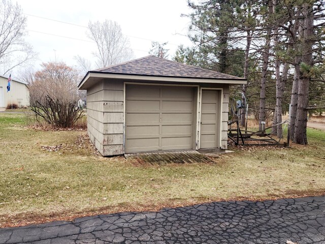 view of detached garage