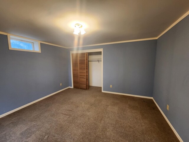 unfurnished bedroom featuring a closet, carpet, and baseboards