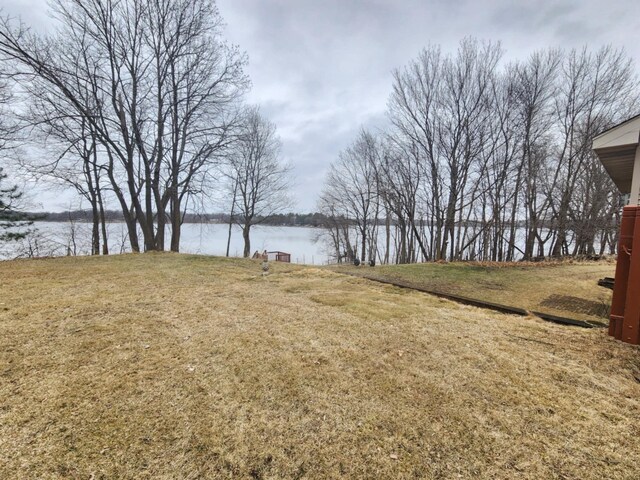 view of yard featuring a water view