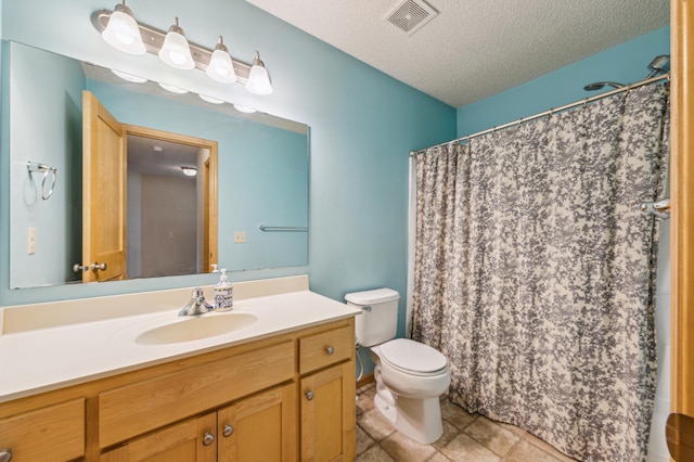full bathroom featuring a shower with curtain, a textured ceiling, visible vents, vanity, and toilet
