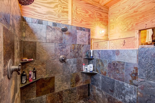 546 315th St, Cady Twp, WI 54749 - full bath featuring tiled shower