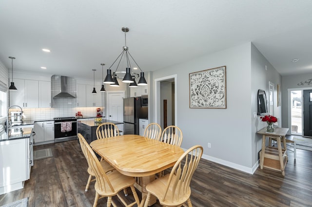 dining room with a chandelier, recessed lighting, dark wood-style floors, and baseboards