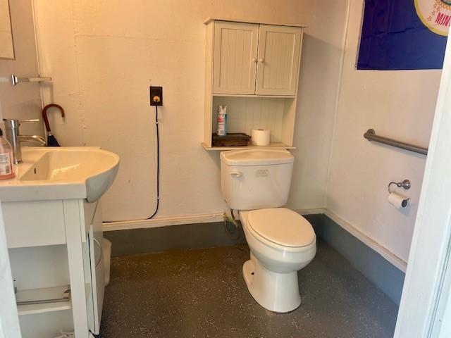 bathroom featuring vanity, toilet, and baseboards
