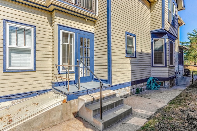 1976 Iglehart Ave, Saint Paul, MN 55104 - doorway to property featuring fence