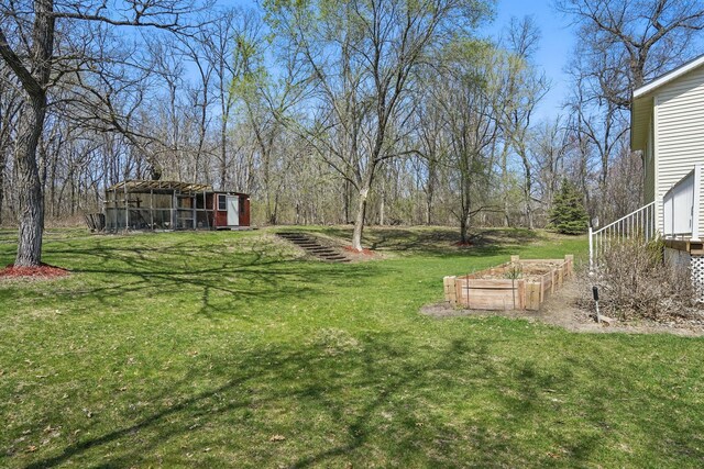 view of yard with an outdoor structure and a garden