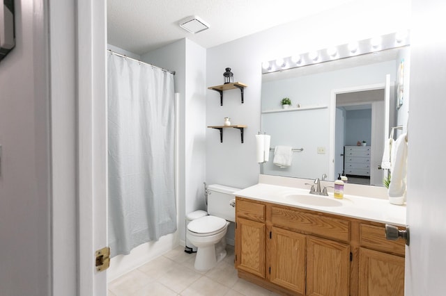2225 Ranchview Ln N Unit 9, Plymouth, MN 55447 - full bath with tile patterned floors, vanity, and shower / tub combo