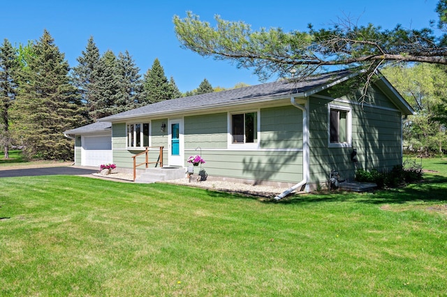 7830 Country Ln, Lino Lakes, MN 55014 - ranch-style house featuring a front yard and a garage