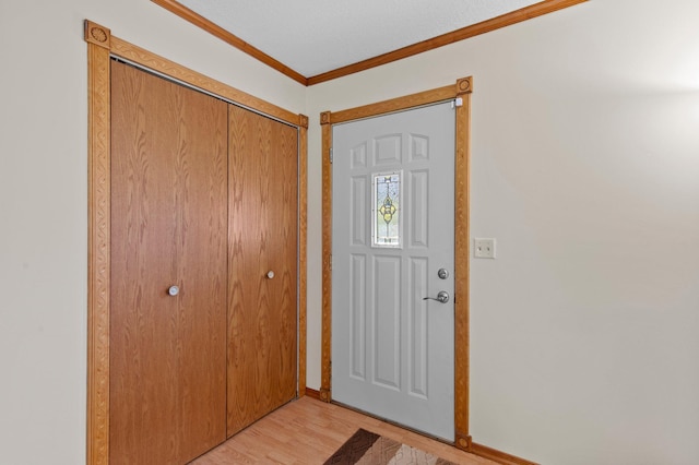 7830 Country Ln, Lino Lakes, MN 55014 - foyer featuring light wood-style flooring, crown molding, and baseboards