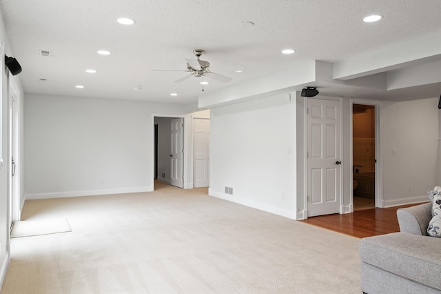 living area with baseboards, ceiling fan, visible vents, and recessed lighting