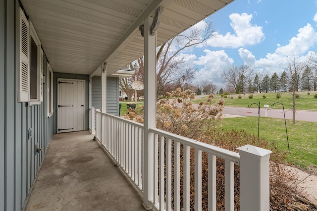 829 Church St, Saint Peter, MN 56082 - view of porch