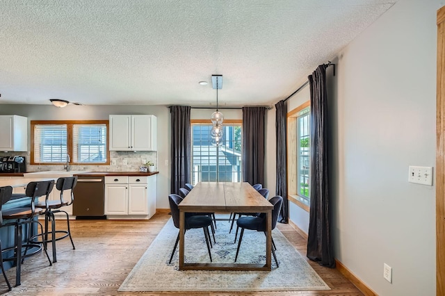 8 Queen Ave S, Minneapolis, MN 55405 - dining area featuring a textured ceiling, light wood-type flooring, and baseboards