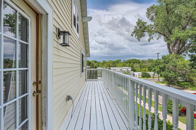 8 Queen Ave S, Minneapolis, MN 55405 - view of deck