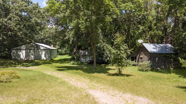 view of yard featuring an outbuilding and a detached garage
