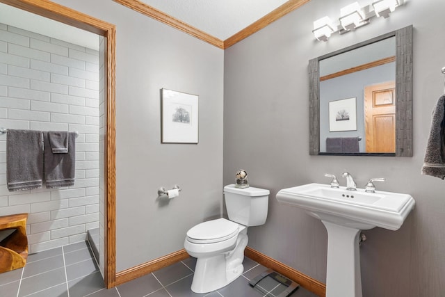 374 Indigo Trl, Troy Twp, WI 54022 - full bath featuring baseboards, toilet, tile patterned floors, crown molding, and a walk in shower