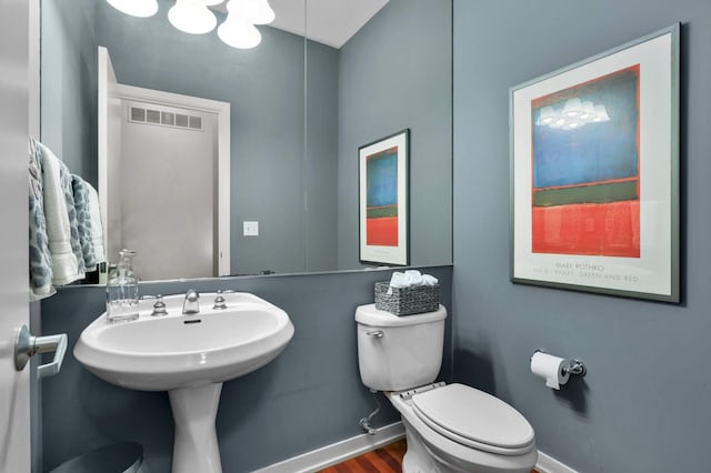 1760 Waterford Ct, Golden Valley, MN 55422 - bathroom featuring toilet, visible vents, wood finished floors, and baseboards