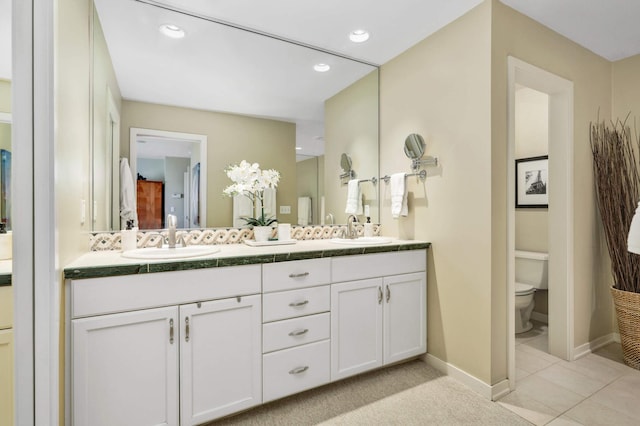 1760 Waterford Ct, Golden Valley, MN 55422 - full bath with double vanity, toilet, baseboards, and a sink