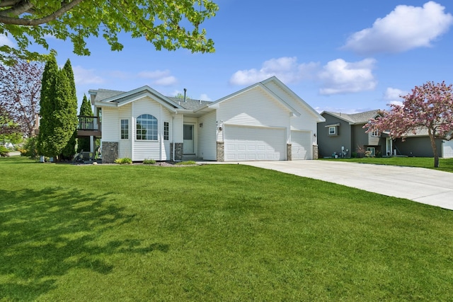 402 13th Ave NE, Buffalo, MN 55313 - single story home with an attached garage, driveway, and a front yard