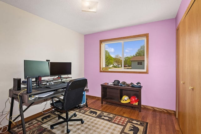 402 13th Ave NE, Buffalo, MN 55313 - office featuring wood finished floors
