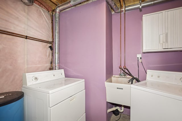 402 13th Ave NE, Buffalo, MN 55313 - clothes washing area with independent washer and dryer
