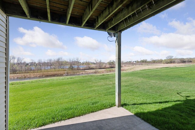 view of yard featuring a water view