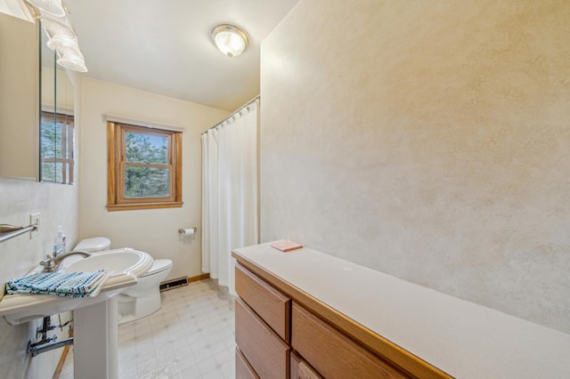 full bathroom with tile patterned floors, visible vents, a shower with shower curtain, and toilet