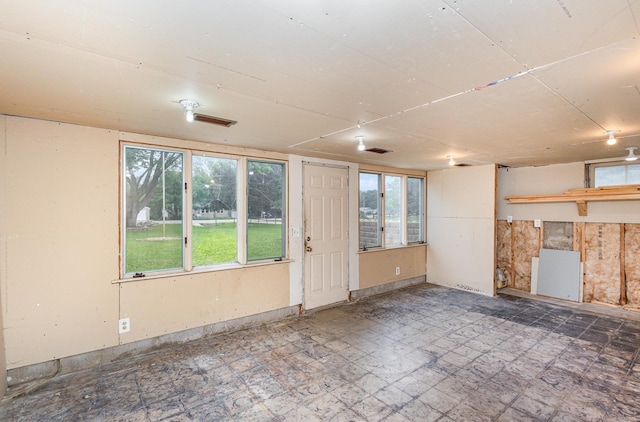 5870 Lynwood Blvd, Mound, MN 55364 - unfurnished room featuring healthy amount of natural light and tile patterned floors