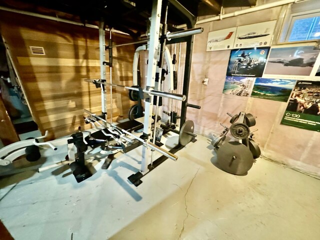 workout room featuring visible vents