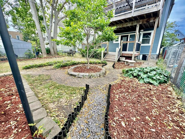 view of yard featuring fence