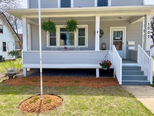 property entrance with covered porch