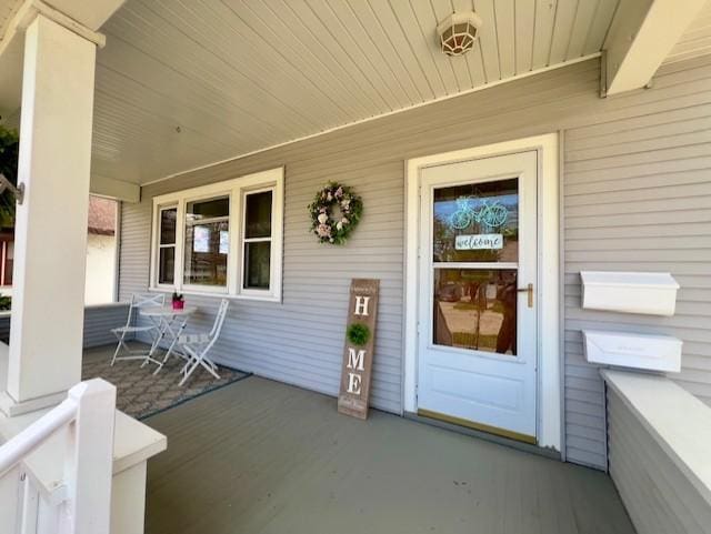 doorway to property with covered porch