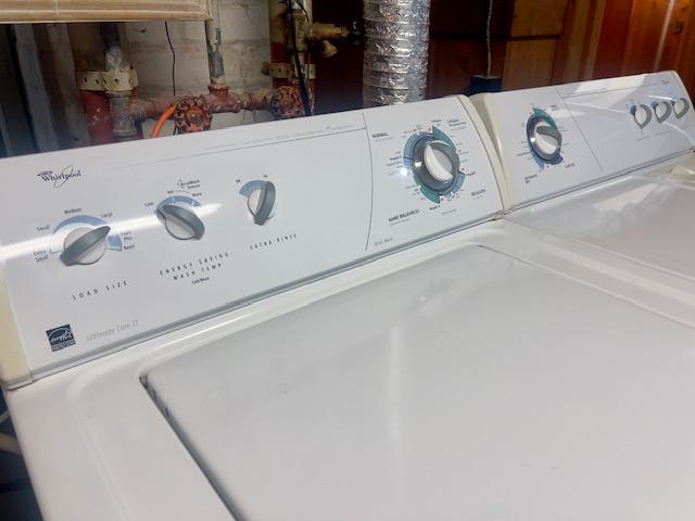 interior details with independent washer and dryer