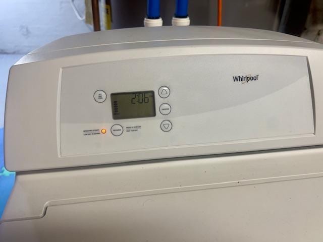 room details with washer / dryer