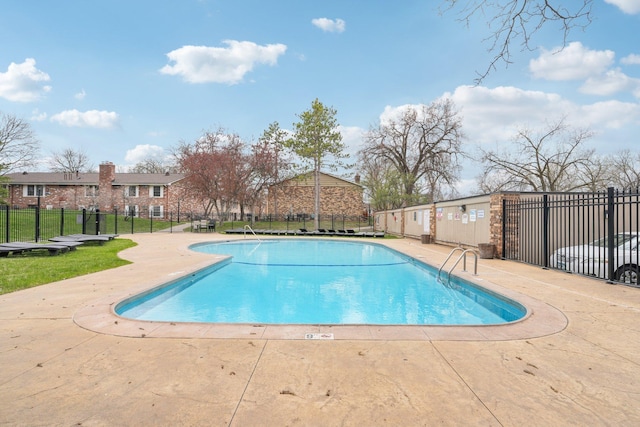 4654 Cedar Lake Rd S Unit 6, Saint Louis Park, MN 55416 - community pool with a patio area and fence