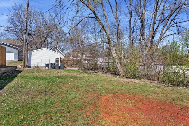 view of yard with an outdoor structure