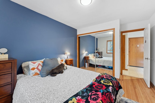 2112 Garfield Ave Unit 6, Minneapolis, MN 55405 - bedroom featuring a closet and wood finished floors