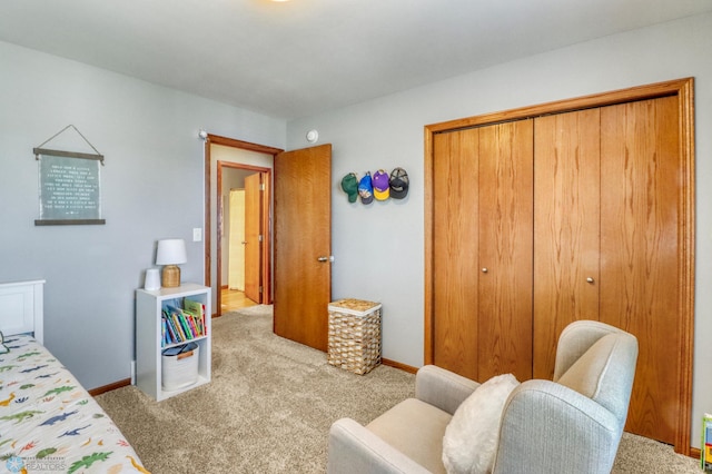 bedroom featuring a closet, baseboards, and carpet flooring