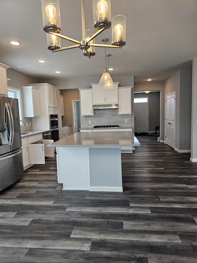 17121 61st St NE, Otsego, MN 55330 - kitchen with stainless steel refrigerator with ice dispenser, a textured ceiling, an inviting chandelier, and gas cooktop
