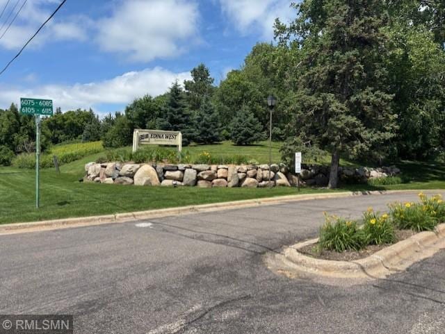 6075 Lincoln Dr Unit 201, Edina, MN 55436 - community / neighborhood sign with a lawn